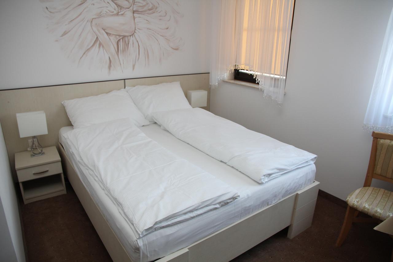 Gosciniec Pod Mlynem Hotel Inowroclaw Esterno foto
