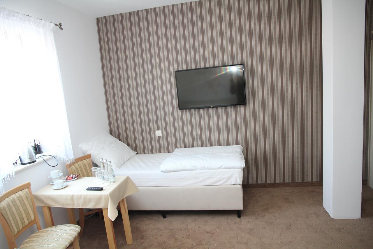 Gosciniec Pod Mlynem Hotel Inowroclaw Esterno foto
