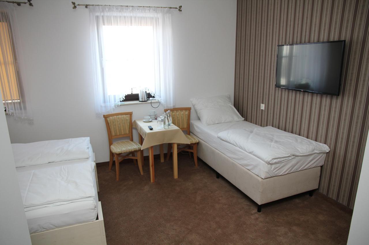 Gosciniec Pod Mlynem Hotel Inowroclaw Esterno foto