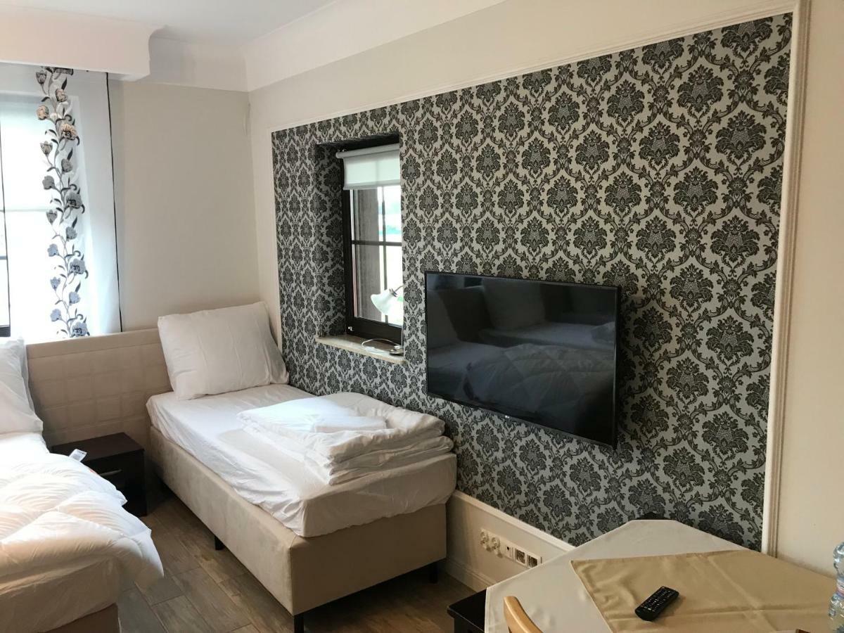Gosciniec Pod Mlynem Hotel Inowroclaw Esterno foto